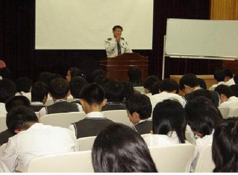 ÀÍ»ê°æÂû¼ ºÎ¼ÛÁö±¸´ë°¡ ¾î¾çÁß¿¡¼ Çб³Æø·Â ¿¹¹æ ±³À°À» ÆîÄ¡°í ÀÖ´Ù.